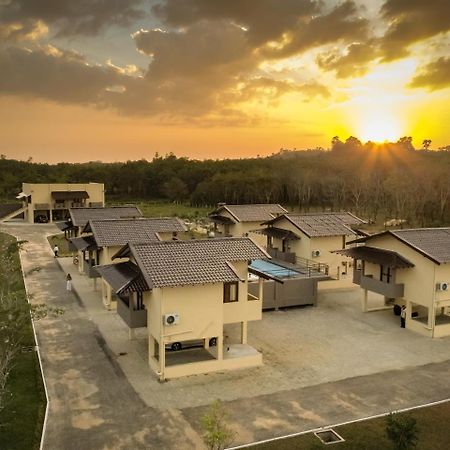 Sense Pavillion Hotell Horana Eksteriør bilde